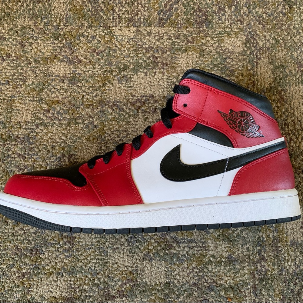 Jordan 1 Chicago Black Toe mids (size 11) no OG box